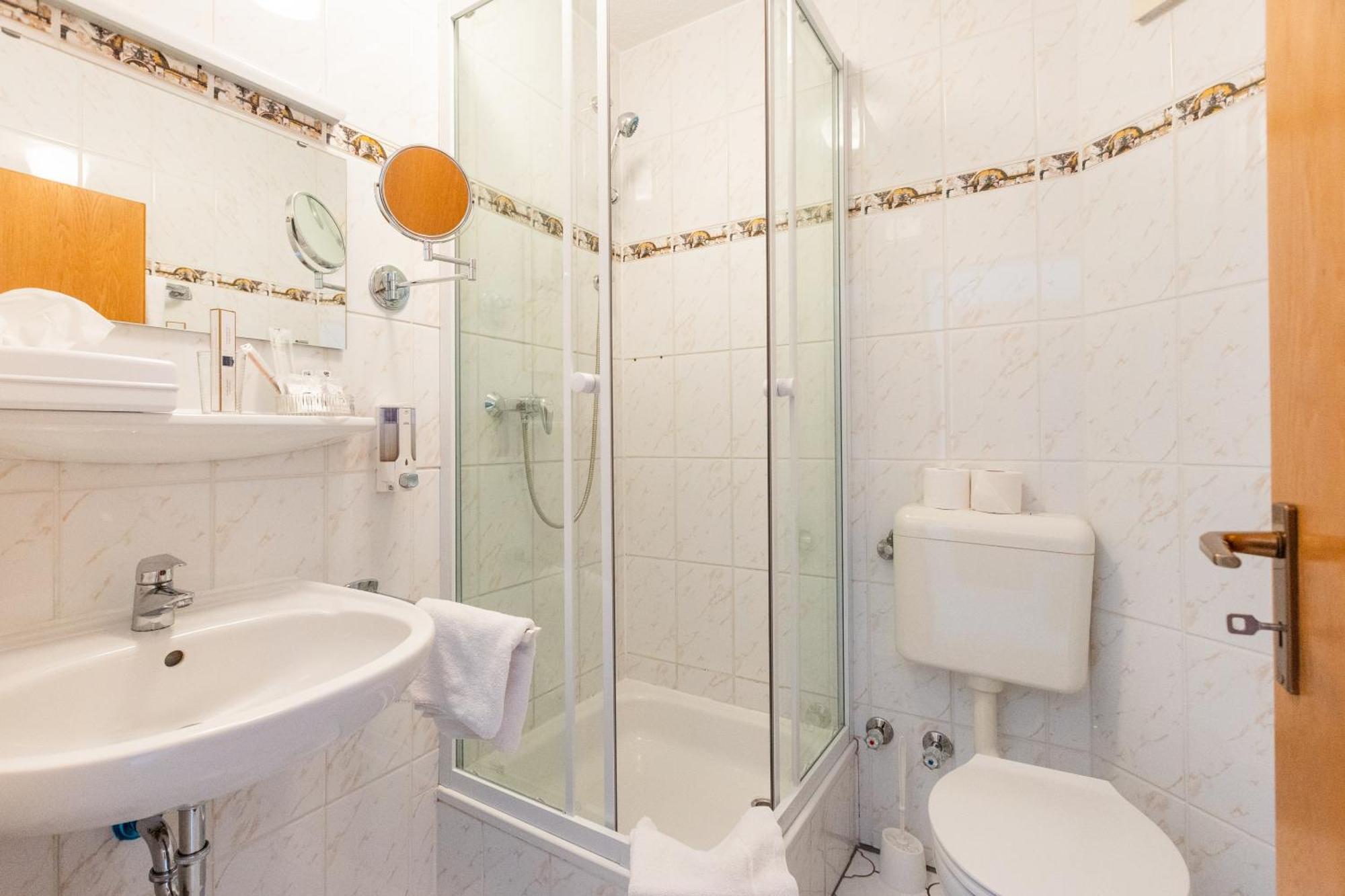 Hotel Weinhaus Wiedemann Ginsheim Gustavsburg Ruang foto