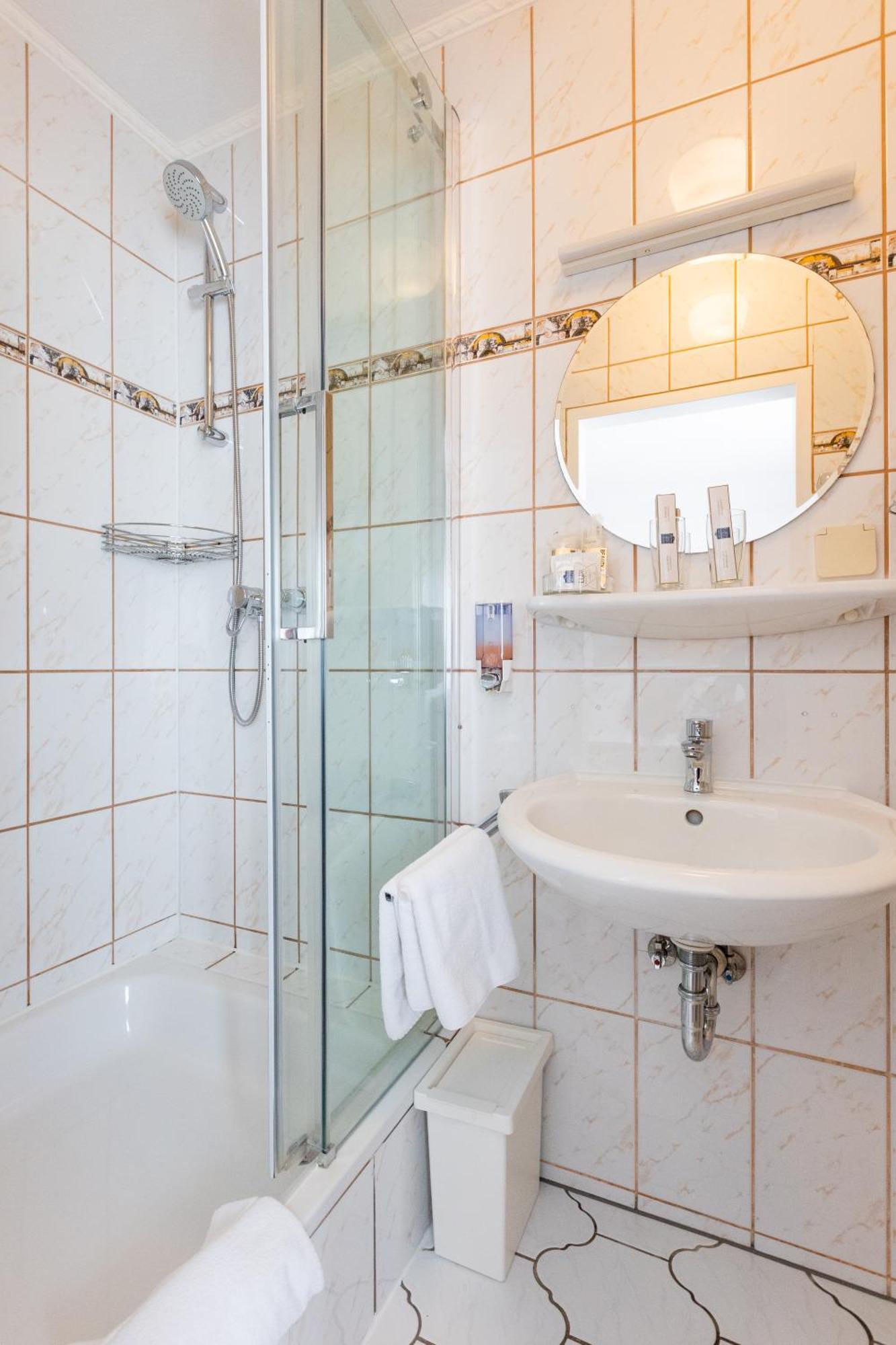 Hotel Weinhaus Wiedemann Ginsheim Gustavsburg Ruang foto